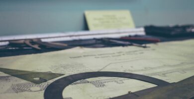 Photo Triangle, Compass
