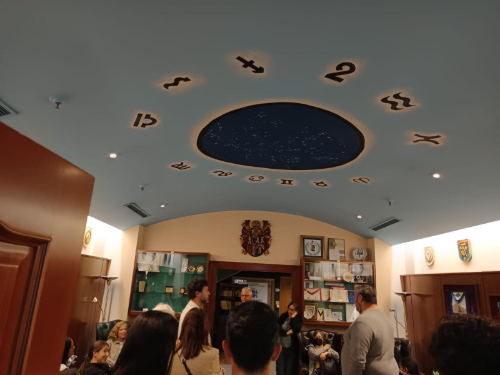 Interior de la misma donde más de 600 personas descubrieron la historia, de la Masonería con transparencia.